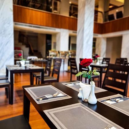 Prince Hotel 양곤 외부 사진