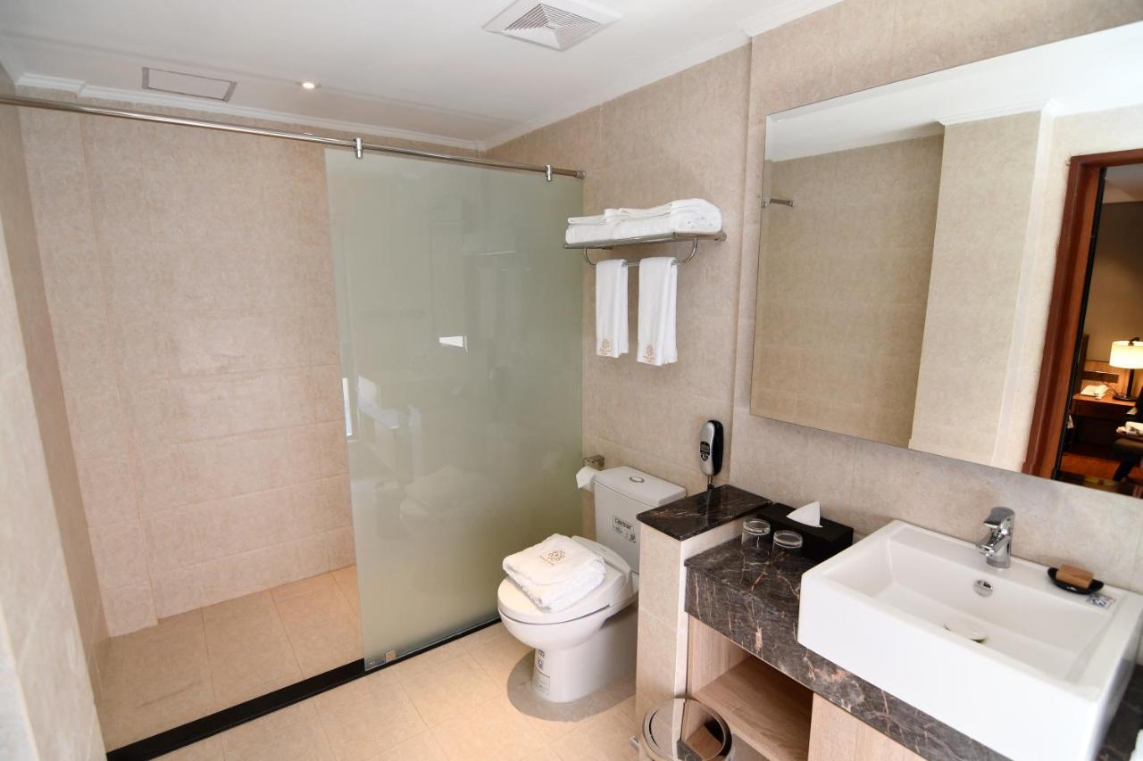 Prince Hotel 양곤 외부 사진
