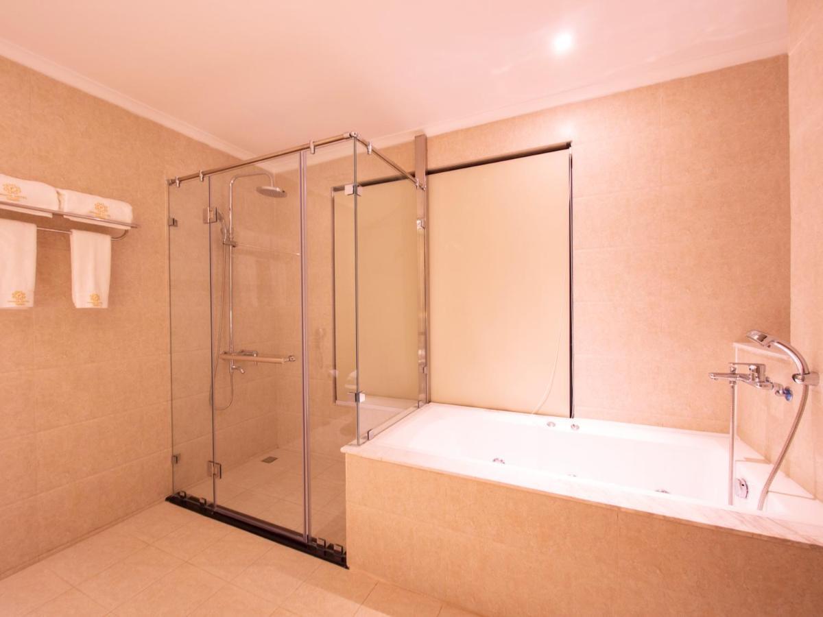 Prince Hotel 양곤 외부 사진