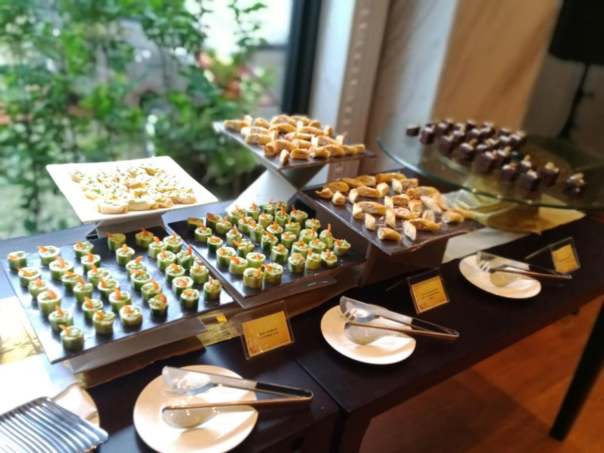 Prince Hotel 양곤 외부 사진