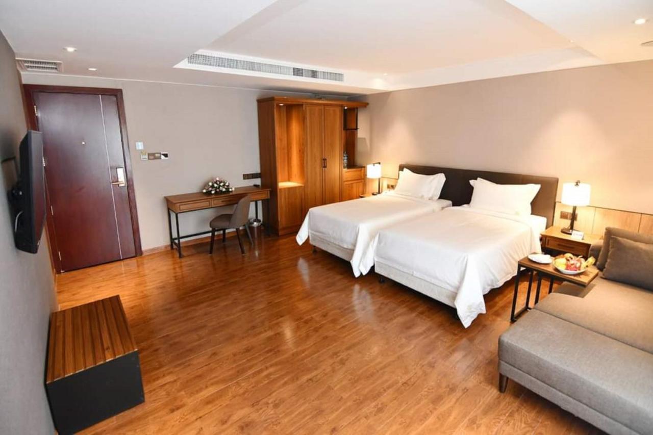 Prince Hotel 양곤 외부 사진