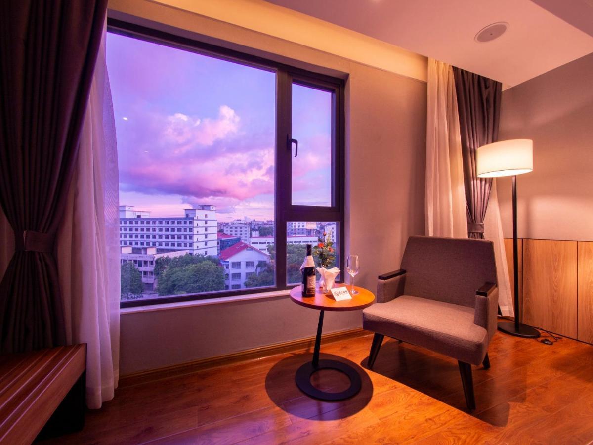 Prince Hotel 양곤 외부 사진