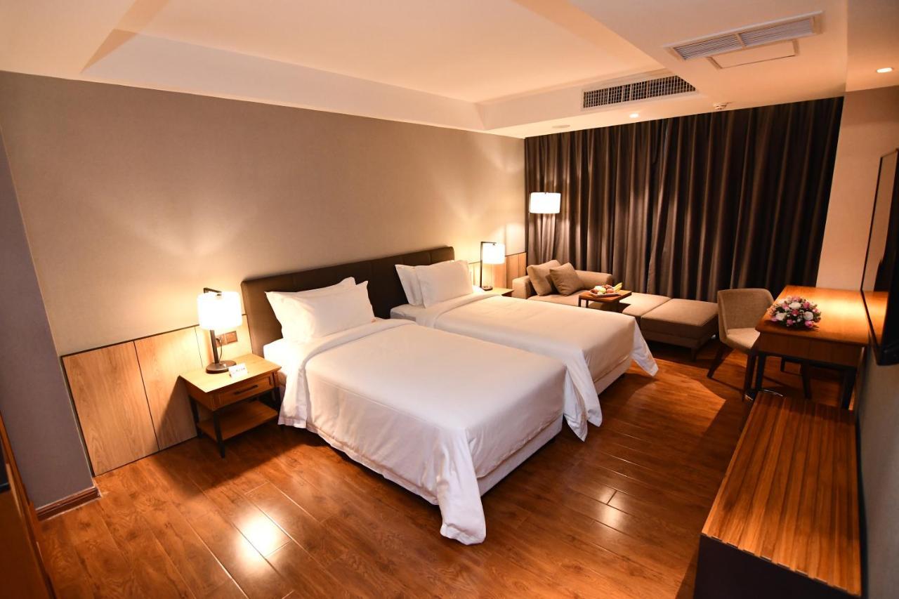 Prince Hotel 양곤 외부 사진