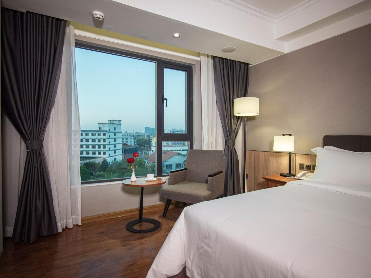 Prince Hotel 양곤 외부 사진