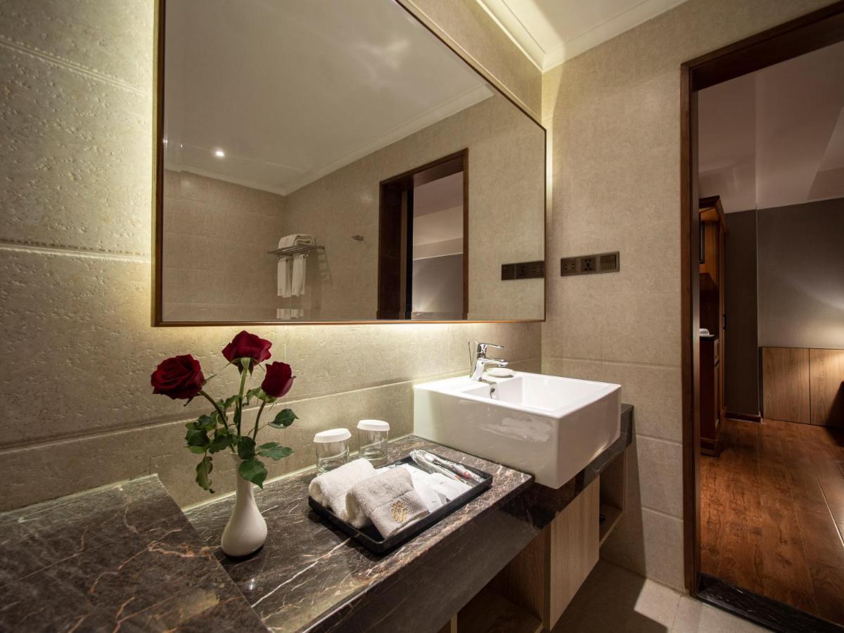 Prince Hotel 양곤 외부 사진